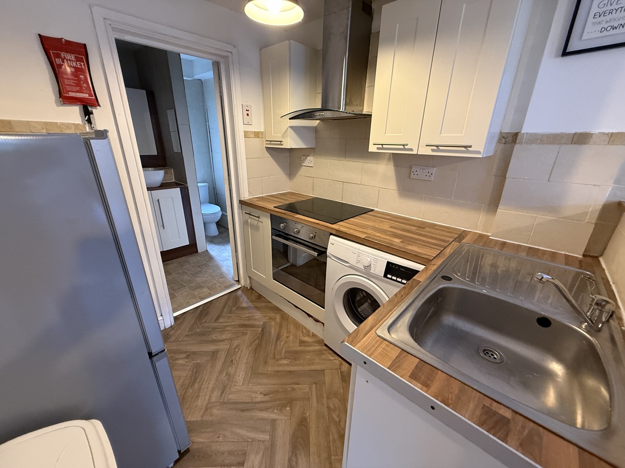1 Bed Flat, Humberstone Gate, LE1 photo 5