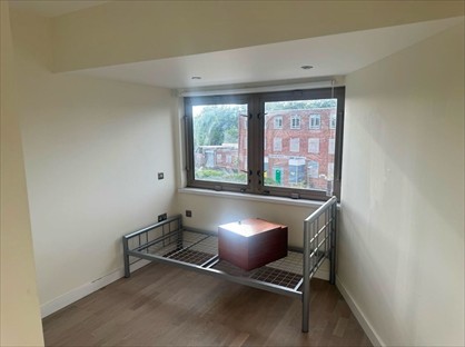 1 Bed Flat, Cleeve Road, KT22