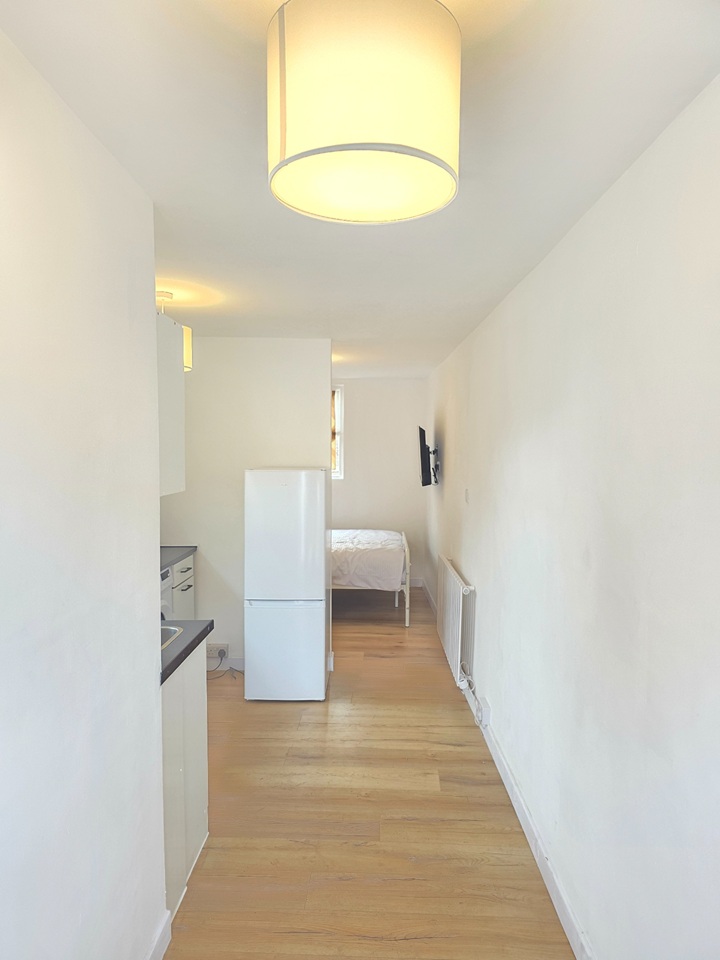 Studio Flat, Manchester Road, M16 photo 2