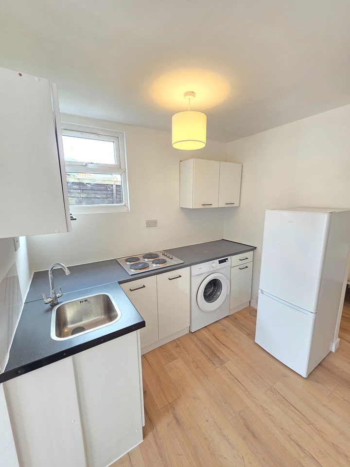 Studio Flat, Manchester Road, M16
