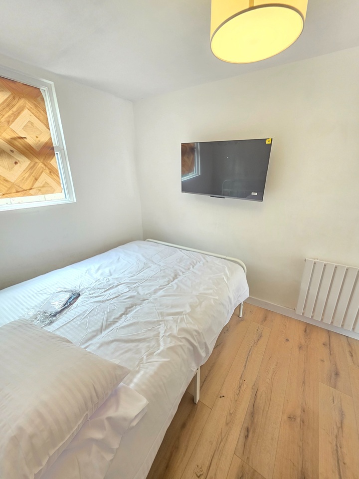 Studio Flat, Manchester Road, M16 photo 4