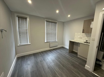 6 Bed Semi-Detached House, Lawn Lane, HP3