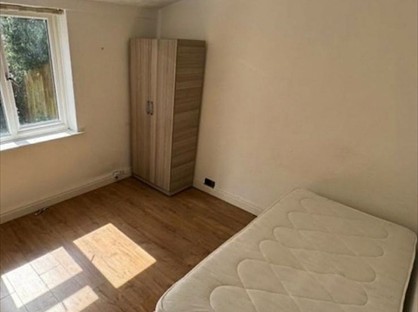 Room in a Shared Flat, Latimer Close, HA5