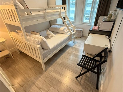 Studio Flat, Whitechapel High St, E1