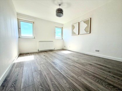2 Bed Flat, North St, KY8
