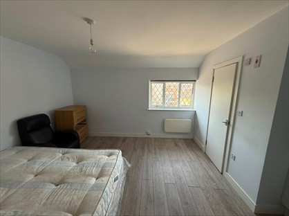 Studio Flat, Beech Close, UB7
