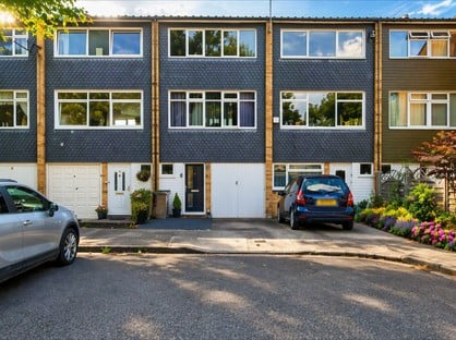 4 Bed Terraced House, Cornell Close, DA14