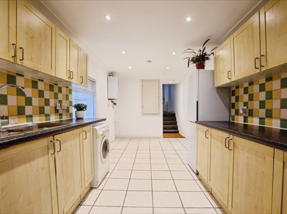 2 Bed Flat, The Broadway, SW19