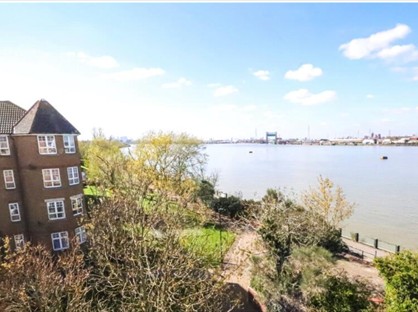 2 Bed Flat, Greenhaven Drive, SE28