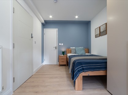 Room in a Shared House, Hook Road, KT19