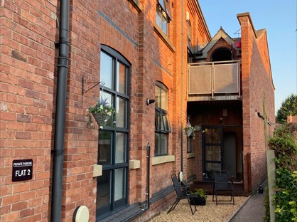 2 Bed Flat, Pembroke House, SK9