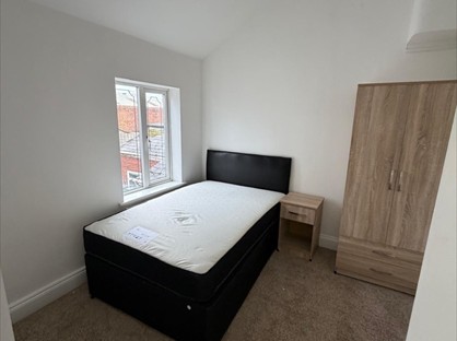 4 Bed Semi-Detached House, West St, WS3