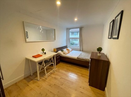 Room in a Shared House, Shepherds Bush, W12