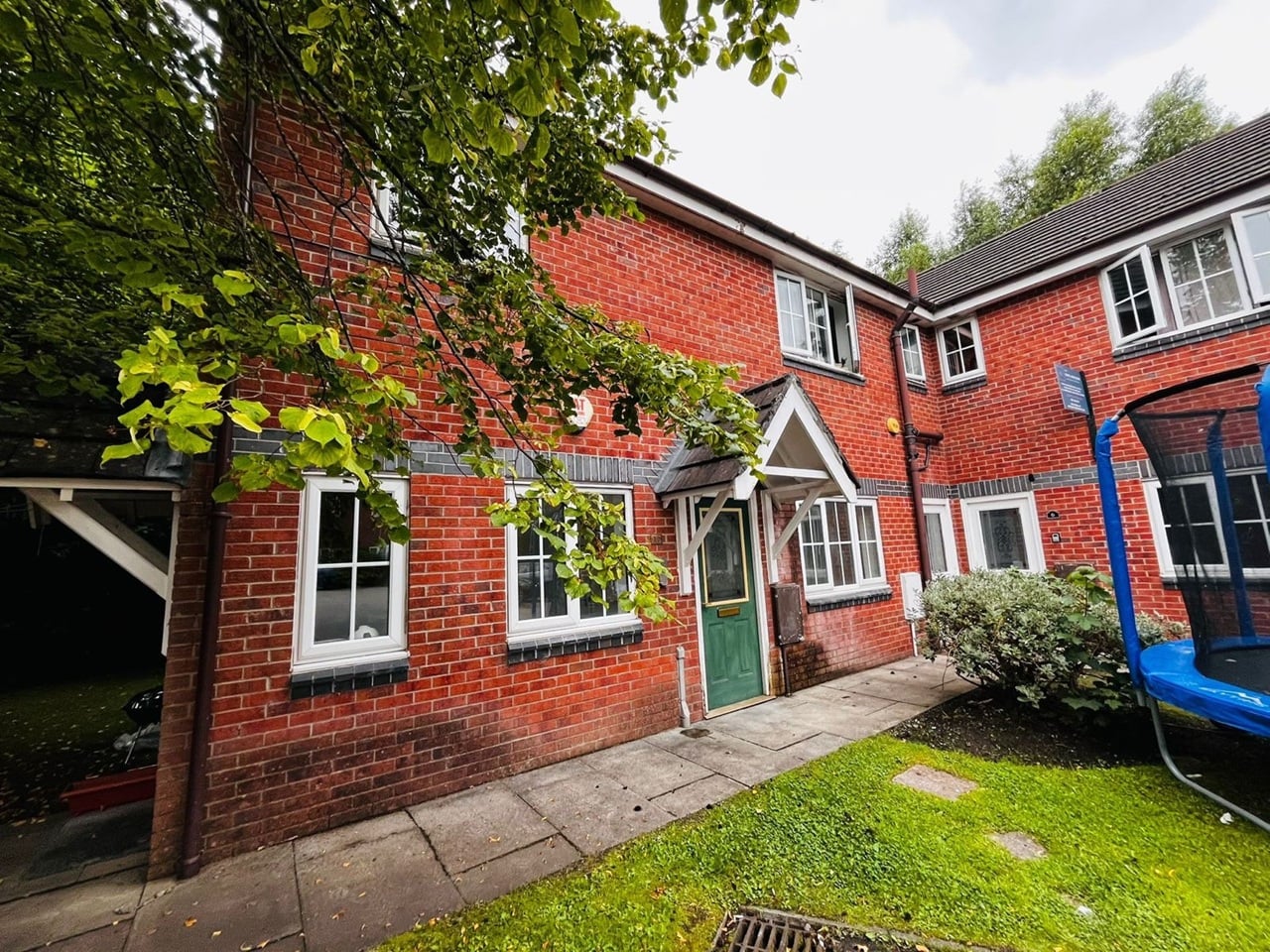 2 Bed Maisonette, Bankwood Court, M9