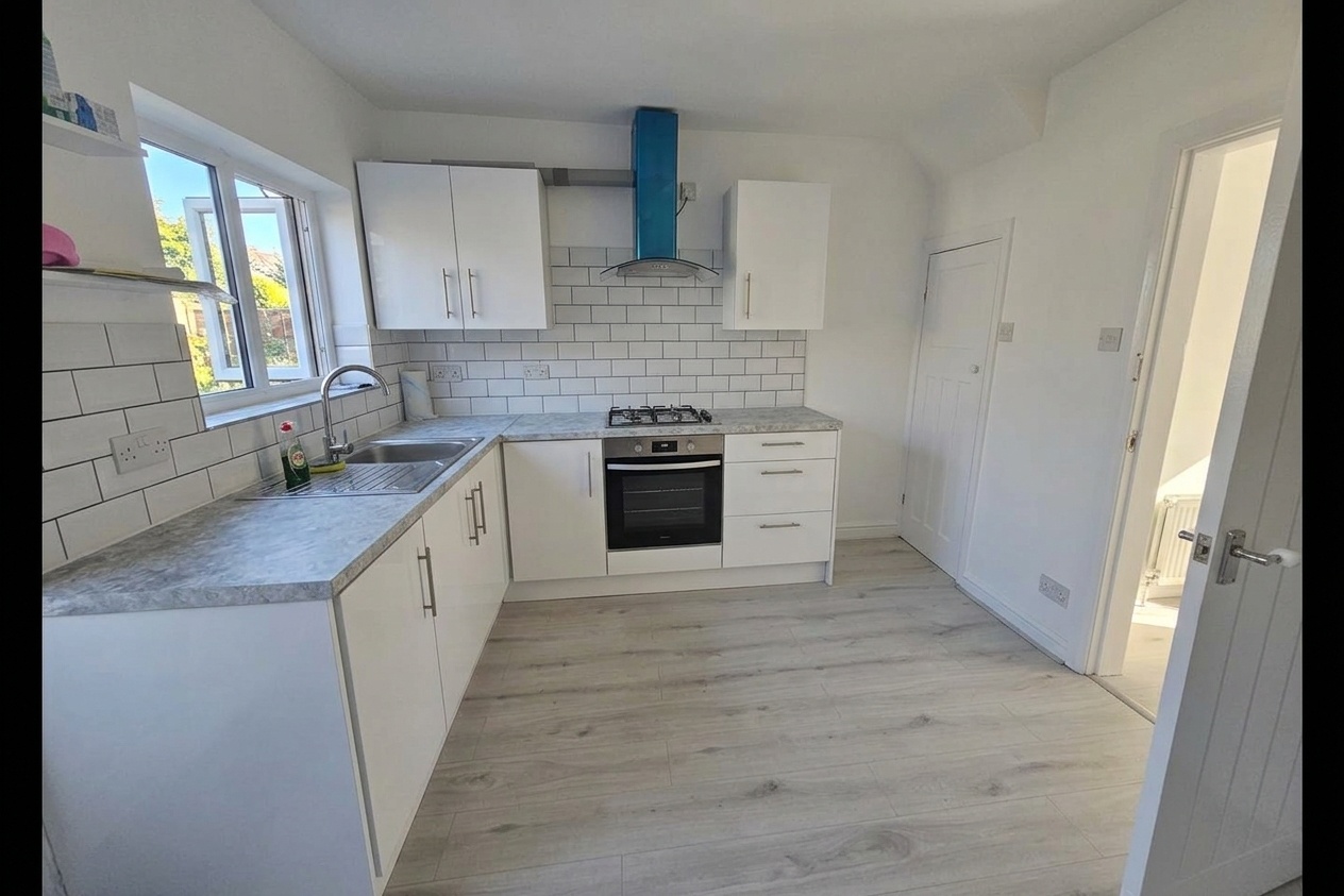 3 Bed Terraced House, Grainger Avenue, M12