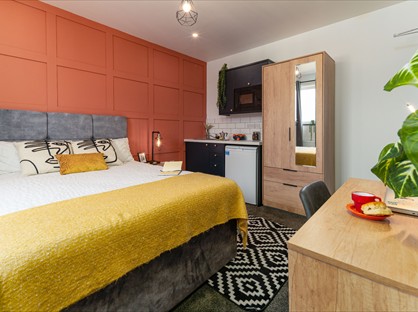 Room in a Shared House, Station Road, M27