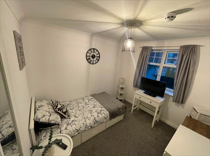 Room in a Shared House, Chassagne Square, CW1