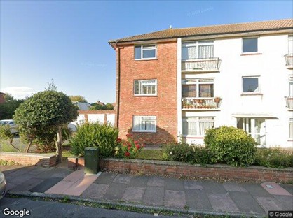 2 Bed Flat, Roselands Court, BN22