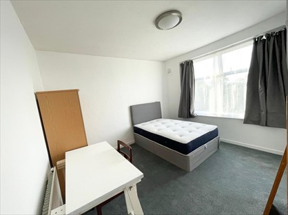 Room in a Shared House, Higham Road, N17