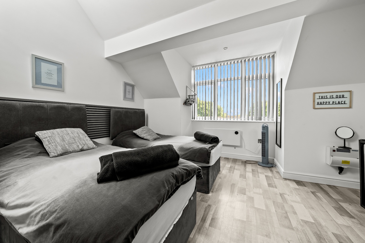 Studio Flat, Orchid St, M9 photo 2