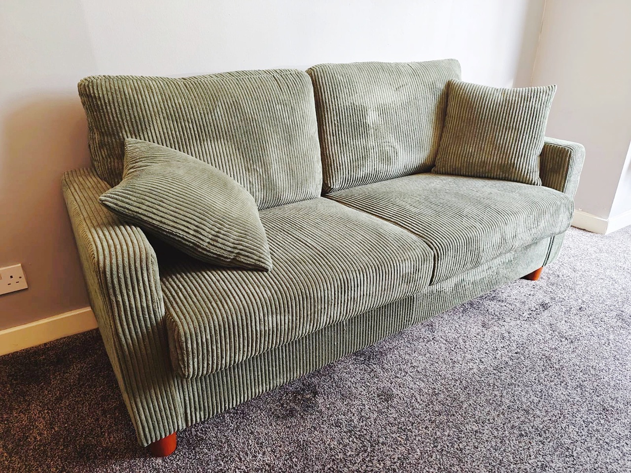 1 Bed Flat, William View, LS15 photo 4