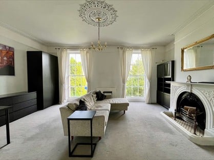 1 Bed Flat, Cambray Place, GL50