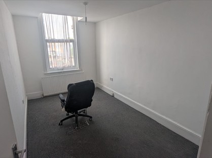 2 Bed Flat, Barking Road, E13