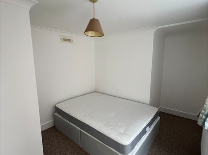 2 Bed Flat, Birkbeck Road, IG2