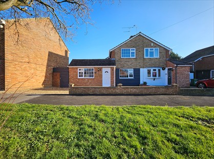 3 Bed Semi-Detached House, Ereswell Road, LU3
