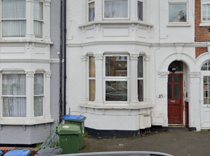 2 Bed Flat, Plum Lane, SE18