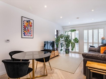 2 Bed Flat, Ravensbury Terrace, SW18