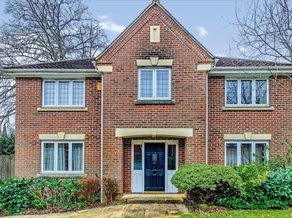4 Bed Detached House, Vicarage Close, RH12