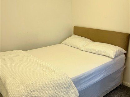 1 Bed Flat, Long Furlong Drive, SL2