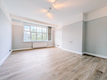 2 Bed Flat, Wynash Gardens, SM5