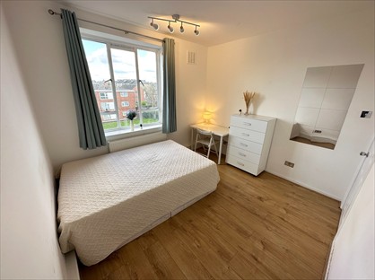Room in a Shared Flat, Iron Mill Road, SW18