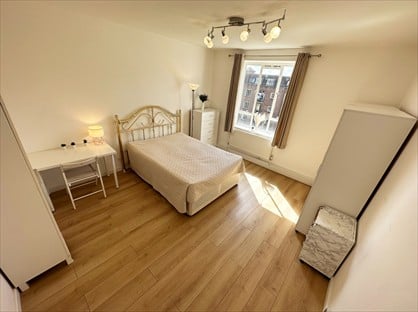 Room in a Shared Flat, Iron Mill Road, SW18
