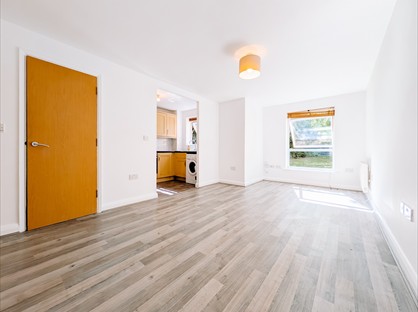 1 Bed Flat, Manning Gardens, CR0