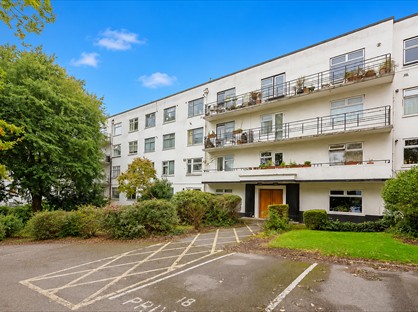 2 Bed Flat, Forest Croft, SE23