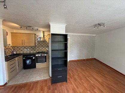 2 Bed Flat, Coates Dell, WD25