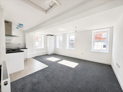 1 Bed Flat, High St, SG18