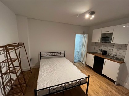 Studio Flat, St Johns Road, BH5