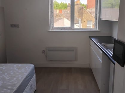Studio Flat, Gillett Road, CR7