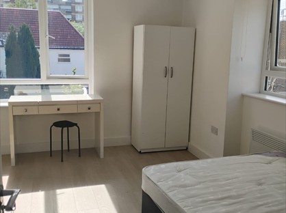 Studio Flat, Gillett Road, CR7