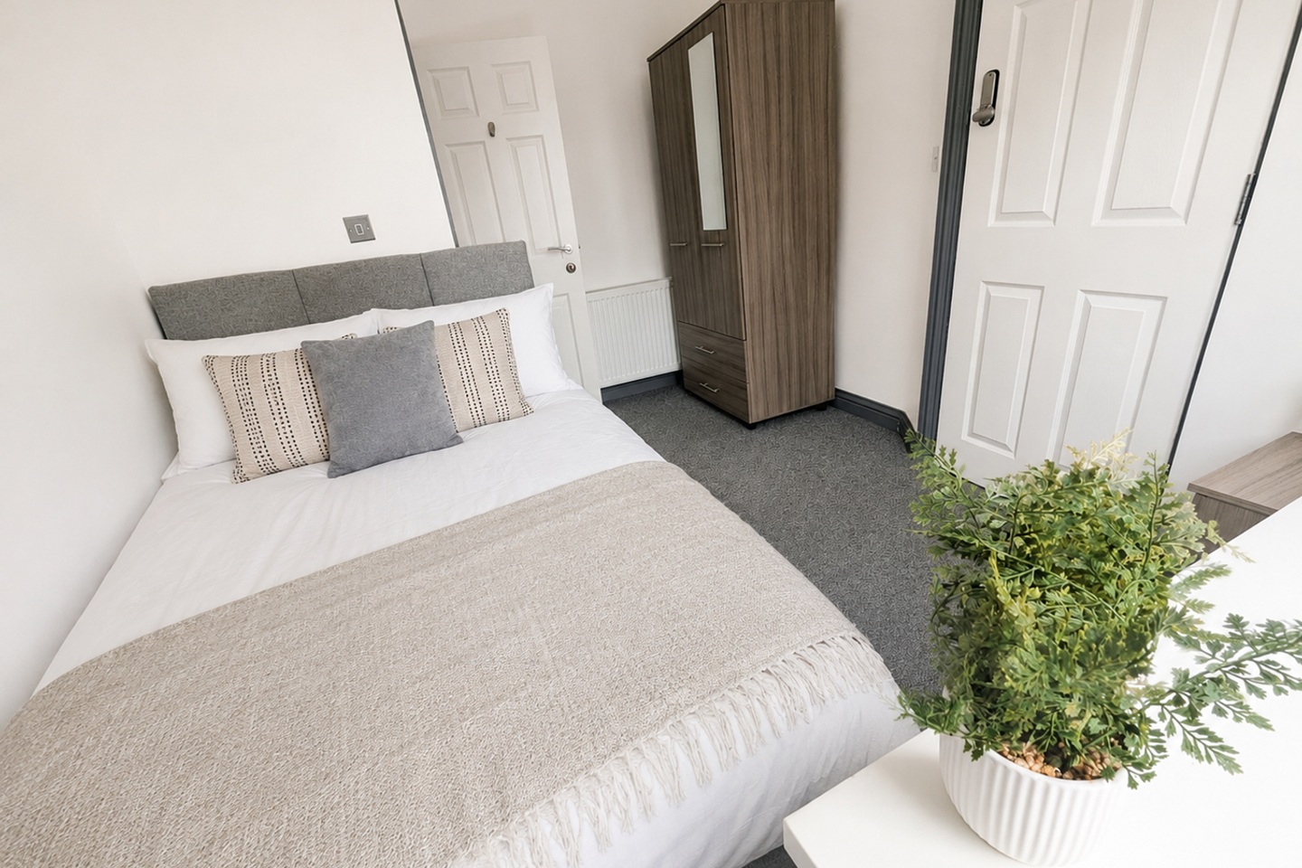 Room in a Shared House, Poplar Road, B66