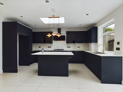 5 Bed Semi-Detached House, Watson Avenue, SM3