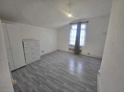 Studio Flat, Rosendale Road, SE24