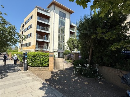 2 Bed Flat, St James South, GL50