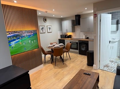 Studio Flat, Commercial Road, E14