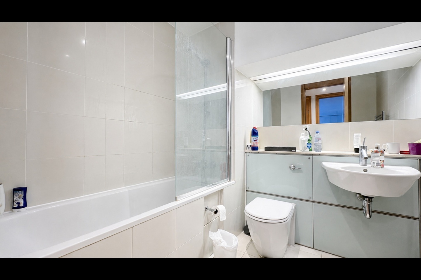 3 Bed Flat, Parliament View, SE1, N1 7GU photo 2