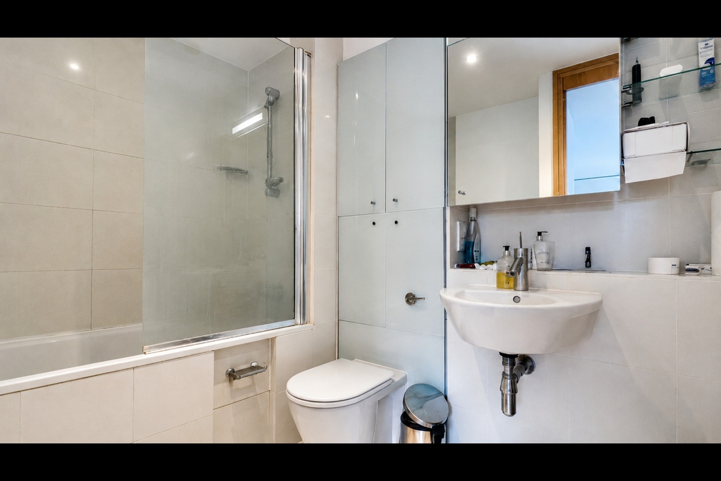 3 Bed Flat, Parliament View, SE1, N1 7GU photo 3